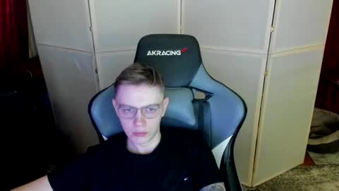 Snapshot of aron_neall chatting on 12.29.24 biggest penis  online show from 12.29.24