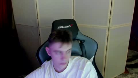 Snapshot of aron_neall chatting on 12.31.24 biggest penis  online show from 12.31.24