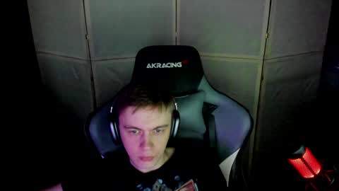 Snapshot of aron_neall chatting on 01.11.25 biggest penis  online show from 01.11.25