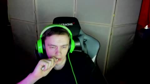 Snapshot of aron_neall chatting on 01.24.25 biggest penis  online show from 01.24.25