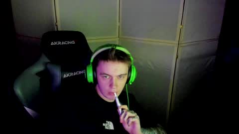 Snapshot of aron_neall chatting on 01.24.25 biggest penis  online show from 01.24.25