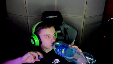 Snapshot of aron_neall chatting on 01.28.25 biggest penis  online show from 01.28.25