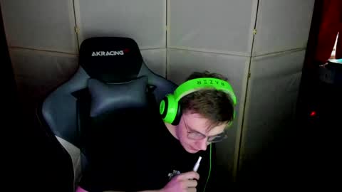 Snapshot of aron_neall chatting on 01.29.25 biggest penis  online show from 01.29.25