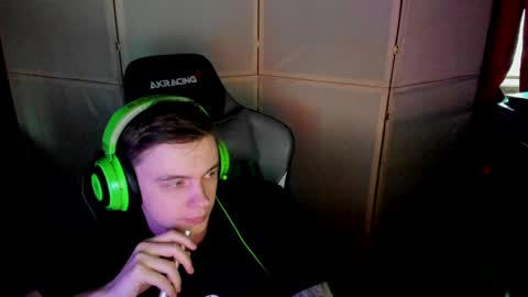 Snapshot of aron_neall chatting on 01.31.25 biggest penis  online show from 01.31.25