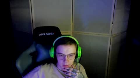 Snapshot of aron_neall chatting on 02.13.25 biggest penis  online show from 02.13.25