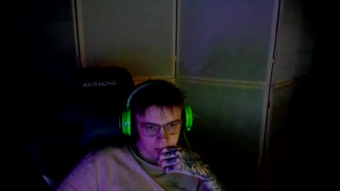 Snapshot of aron_neall chatting on 02.13.25 biggest penis  online show from 02.13.25