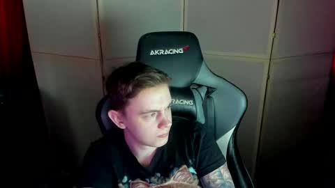 Snapshot of aron_neall chatting on 02.19.25 biggest penis  online show from 02.19.25