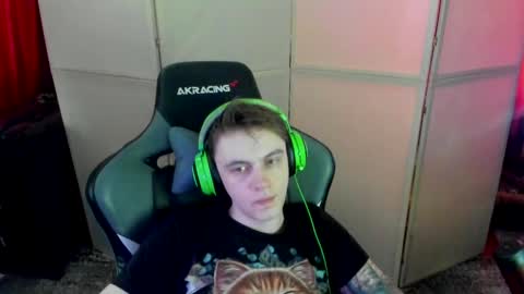 Snapshot of aron_neall chatting on 02.20.25 biggest penis  online show from 02.20.25