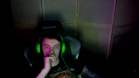 Snapshot of aron_neall chatting on 02.21.25 biggest penis  online show from 02.21.25