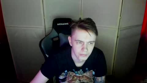 Snapshot of aron_neall chatting on 02.24.25 biggest penis  online show from 02.24.25
