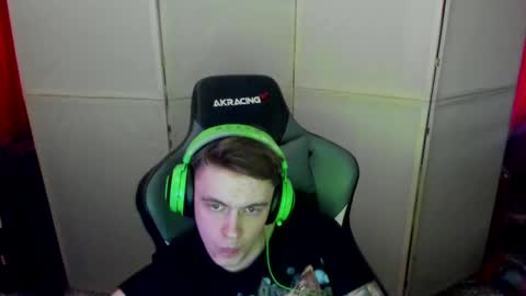 Snapshot of aron_neall chatting on 02.24.25 biggest penis  online show from 02.24.25
