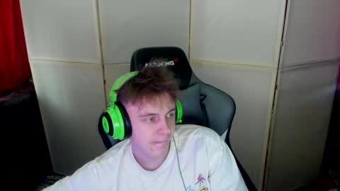 Snapshot of aron_neall chatting on 02.25.25 biggest penis  online show from 02.25.25