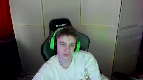 Snapshot of aron_neall chatting on 02.25.25 biggest penis  online show from 02.25.25
