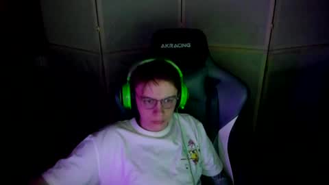 Snapshot of aron_neall chatting on 02.28.25 biggest penis  online show from 02.28.25