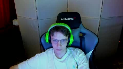 Snapshot of aron_neall chatting on 03.03.25 biggest penis  online show from 03.03.25
