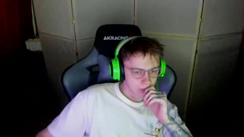 Snapshot of aron_neall chatting on 03.04.25 biggest penis  online show from 03.04.25