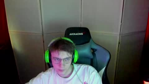Snapshot of aron_neall chatting on 03.06.25 biggest penis  online show from 03.06.25