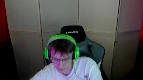 Snapshot of aron_neall chatting on 03.07.25 biggest penis  online show from 03.07.25