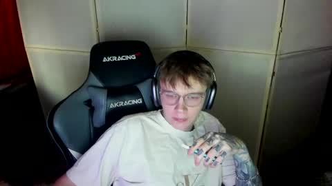 Snapshot of aron_neall chatting on 03.10.25 biggest penis  online show from 03.10.25