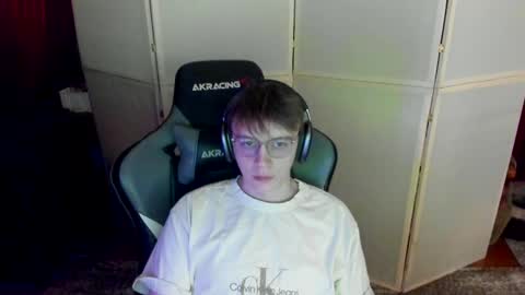 Snapshot of aron_neall chatting on 03.10.25 biggest penis  online show from 03.10.25