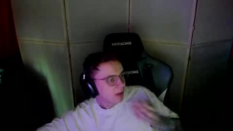 Snapshot of aron_neall chatting on 03.12.25 biggest penis  online show from 03.12.25