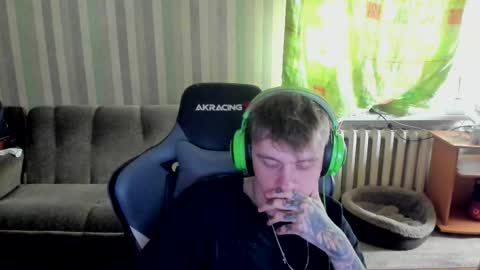 Snapshot of aron_neall chatting on 10.08.25 biggest penis  online show from 10.08.25