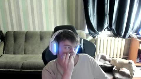 Snapshot of aron_neall chatting on 10.22.25 biggest penis  online show from 10.22.25