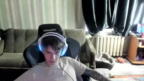 Snapshot of aron_neall chatting on 10.23.25 biggest penis  online show from 10.23.25