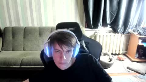 Snapshot of aron_neall chatting on 10.27.25 biggest penis  online show from 10.27.25
