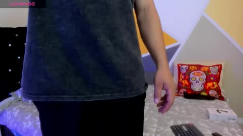 Snapshot of aron_santoro1 chatting on 09.30.25 Aron Santoro online show from 09.30.25