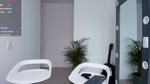 Snapshot of aron_santoro1 chatting on 10.24.25 Aron Santoro online show from 10.24.25