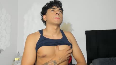 Snapshot of aron_strong0 chatting on 09.17.25 aron_strong0 online show from 09.17.25