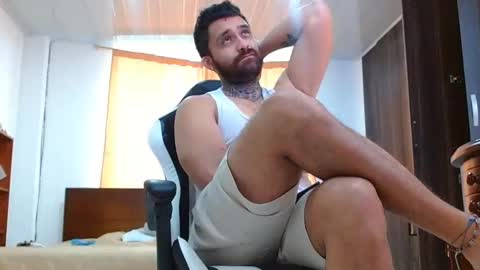 Snapshot of aronmiller404 chatting on 01.19.25 aronmiller online show from 01.19.25