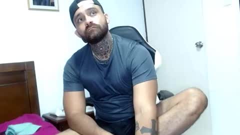 Snapshot of aronmiller404 chatting on 10.04.25 aronmiller online show from 10.04.25