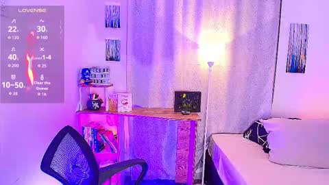 Snapshot of arontroy_wi chatting on 10.22.25 noah and ivy online show from 10.22.25