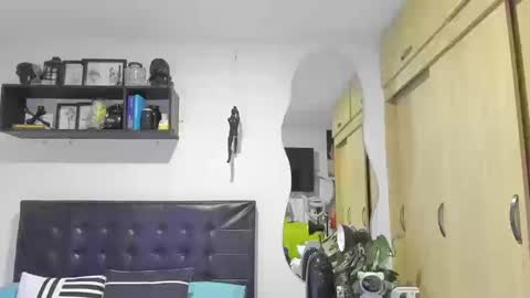 ARON  Independent model  online show from 09.17.25