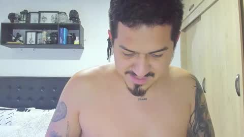 ARON  Independent model  online show from 10.28.25