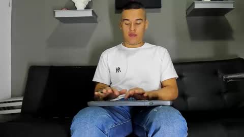 Snapshot of aroon_fit chatting on 02.02.26 AROON HOT online show from 02.02.26