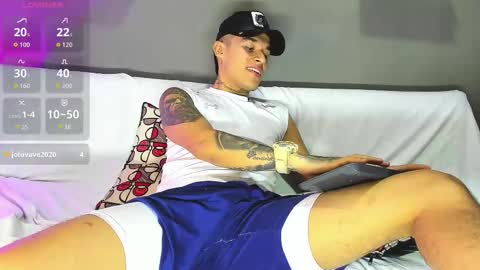 Snapshot of aroon_fit chatting on 02.26.26 AROON HOT online show from 02.26.26