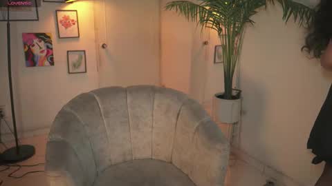 Chloe  online show from 12.18.25