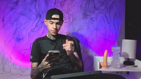   online show from 10.04.25