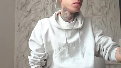   online show from 10.11.25