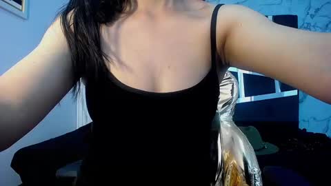 Snapshot of artemisa_ch1 chatting on 12.24.24 ARTEMISA online show from 12.24.24