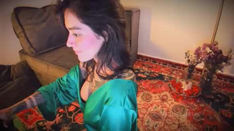 Linda  independent model artgeea online show from 12.01.25