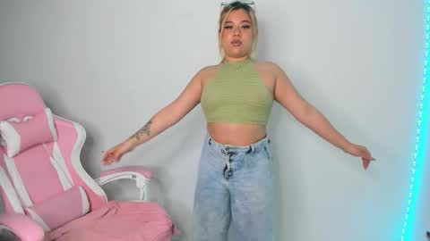 Snapshot of arthemiss033 chatting on 09.16.25 Val online show from 09.16.25