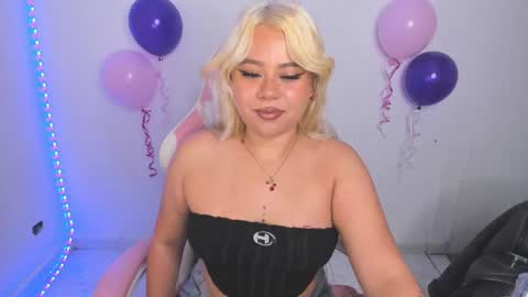 Snapshot of arthemiss033 chatting on 09.25.25 Val online show from 09.25.25