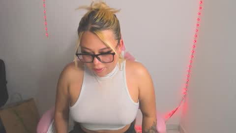 Snapshot of arthemiss033 chatting on 02.11.26 Val online show from 02.11.26