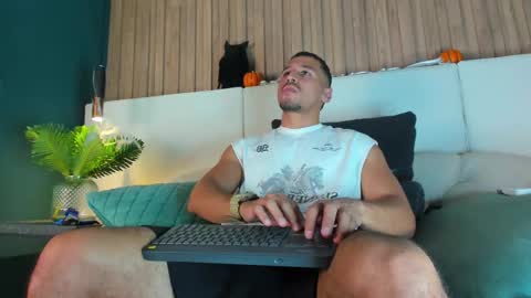 Snapshot of arthurlam chatting on 10.19.25 Arthur online show from 10.19.25