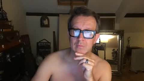 artisterotic online show from 11.06.25