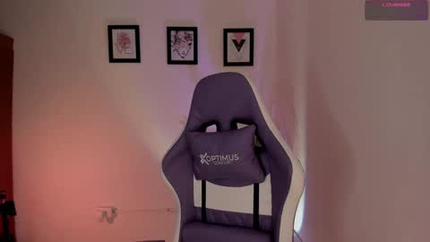 Snapshot of artmist_ chatting on 12.11.24 Eli online show from 12.11.24